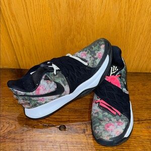 Nike Kyrie Low Floral